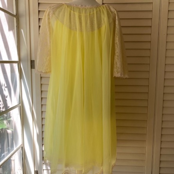 Vintage Canary Yellow Waltz Length Peignoir Set - Picture 9 of 15